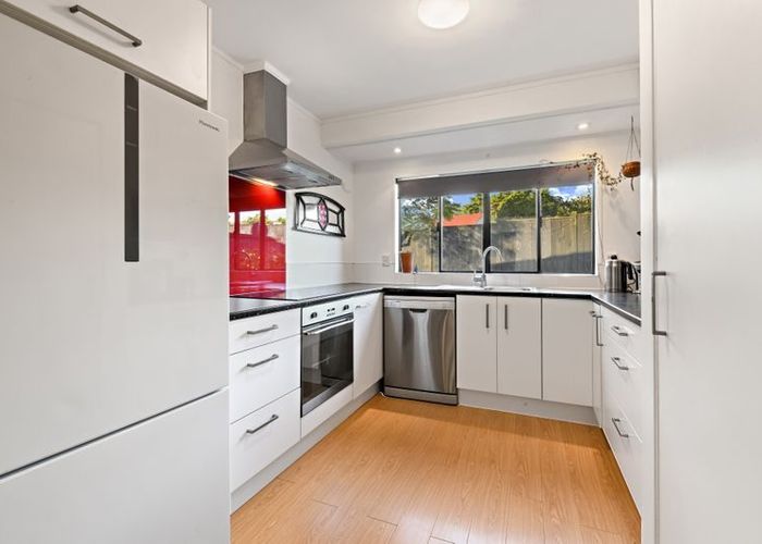  at 2/3 Skilling Place, Farm Cove, Manukau City, Auckland