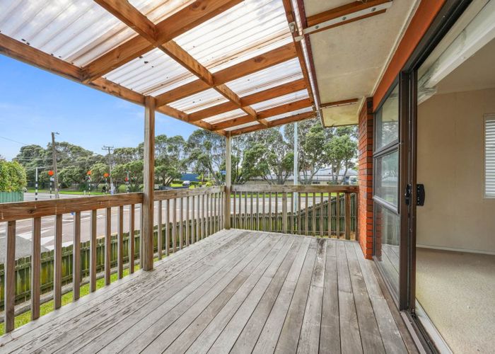  at 2/60 Flanshaw Road, Te Atatu South, Waitakere City, Auckland
