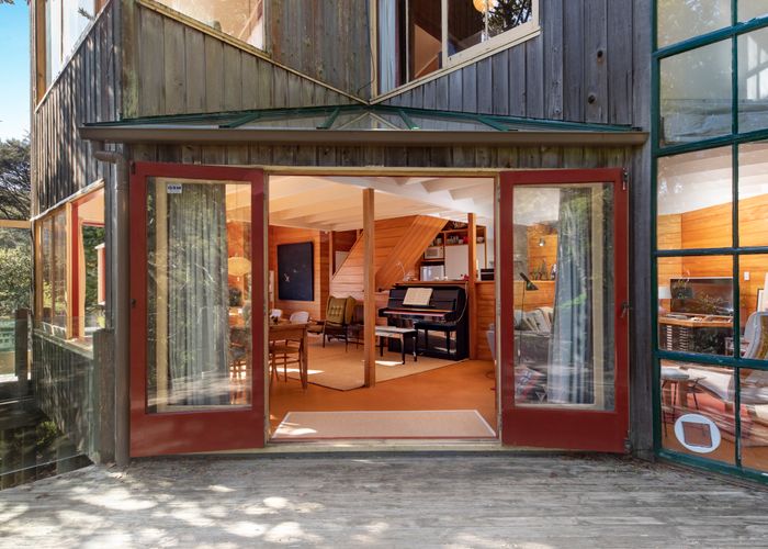  at 58 Lone Kauri Road, New Lynn