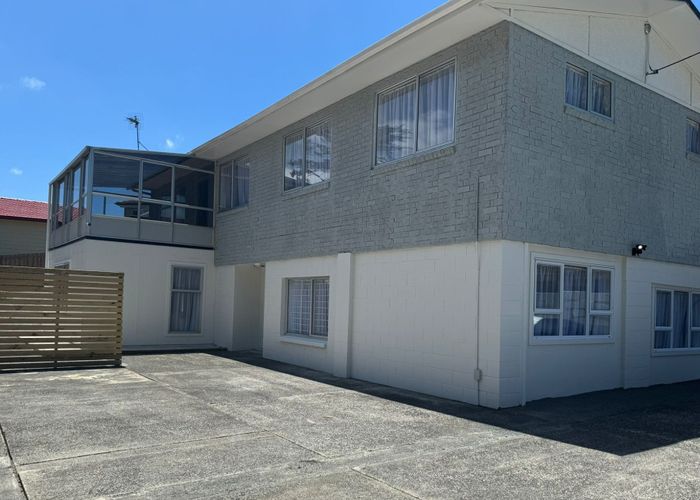  at 104 Parrs Cross Road, Sunnyvale, Auckland