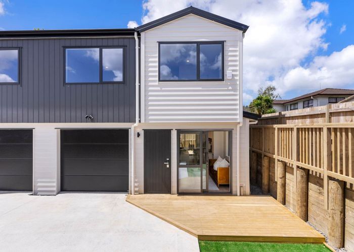  at 8D Devonshire Road, Unsworth Heights, North Shore City, Auckland