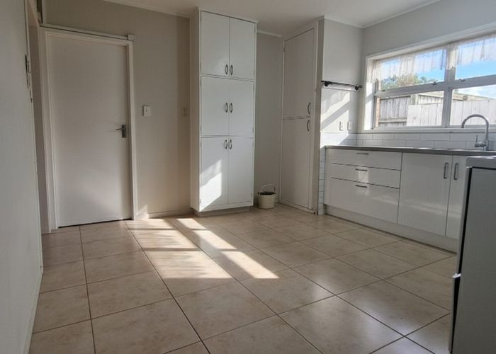  at 2/15 Wentworth Ave, Papatoetoe, Manukau City, Auckland