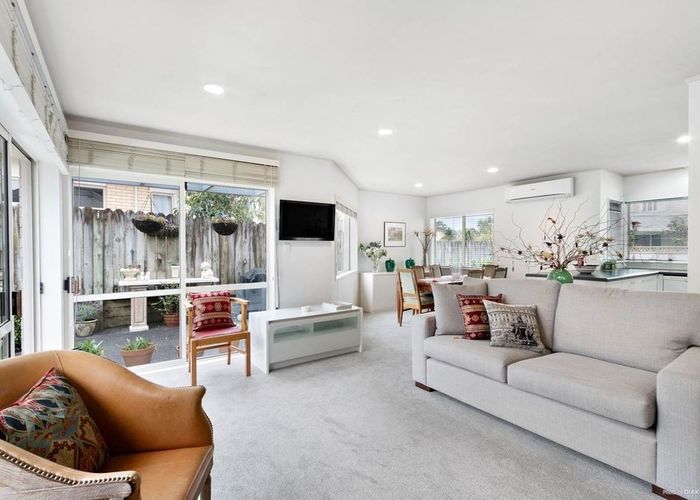  at 1/19  Driscoll Place, Farm Cove, Manukau City, Auckland