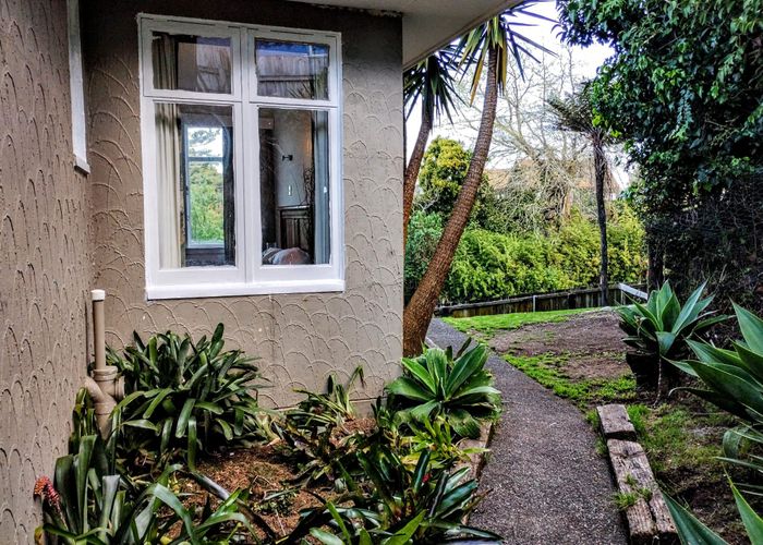  at 2 Fairmount Road, Titirangi, Auckland