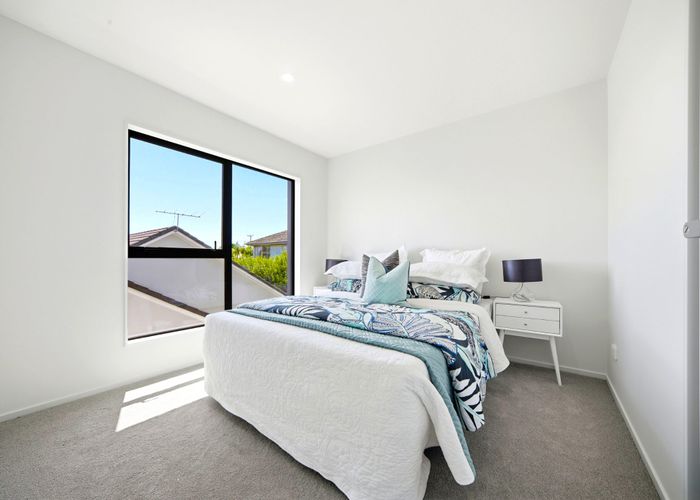  at 2/2 Coronation Street, Belmont, North Shore City, Auckland