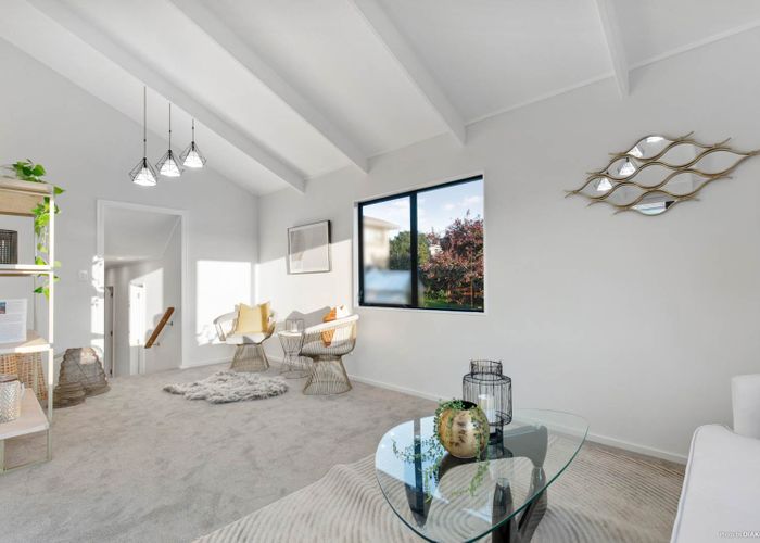  at 2/822 East Coast Road, Oteha, Auckland