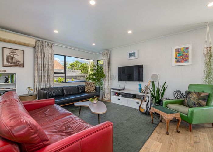  at 39 Solar Road, Glen Eden, Auckland