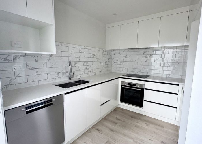  at 2/28 Alberta St, Point Chevalier, Auckland City, Auckland