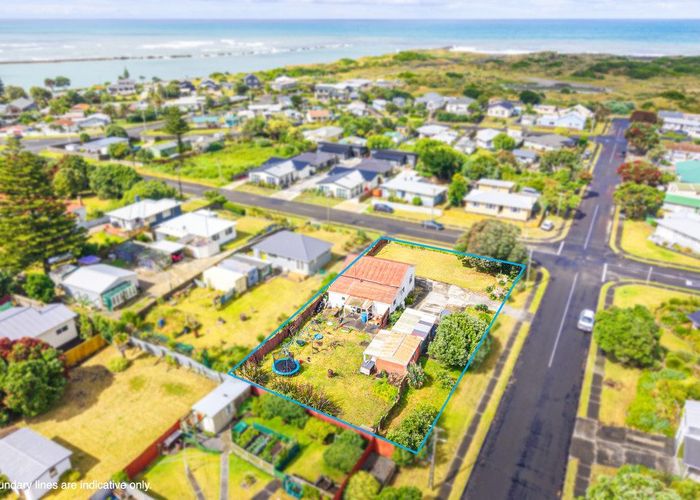  at 16 Egmont Street, Castlecliff, Whanganui, Manawatu / Whanganui