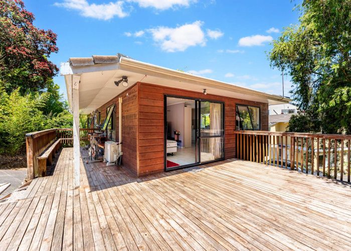  at 2/15A View Road, Glenfield, North Shore City, Auckland