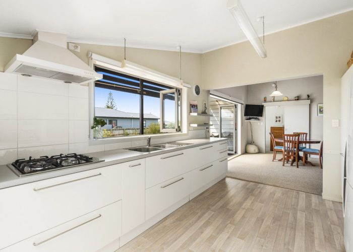  at 10 Puriri Avenue, Kaiaua, Miranda