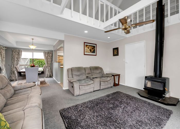  at 33 Orinda Close, Botany Downs, Auckland