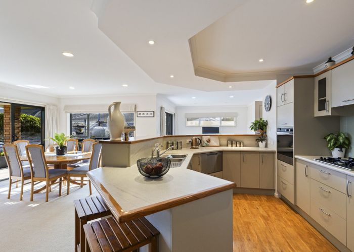  at 6 Royal Heights, Glen Avon, New Plymouth, Taranaki