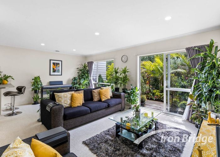  at 5/86 Fernhill Way, Oteha, Auckland