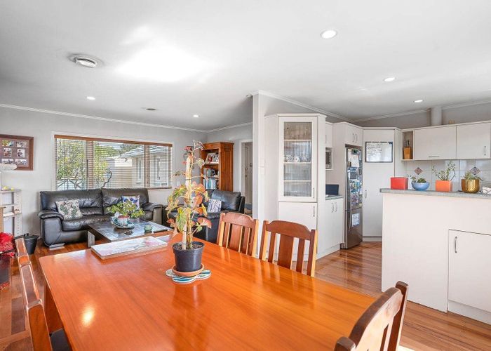  at 1/1 Gloria Avenue, Te Atatu Peninsula, Waitakere City, Auckland