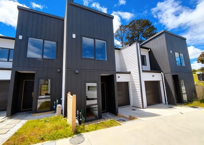  at 8 Korokio Lane, Henderson, Waitakere City, Auckland