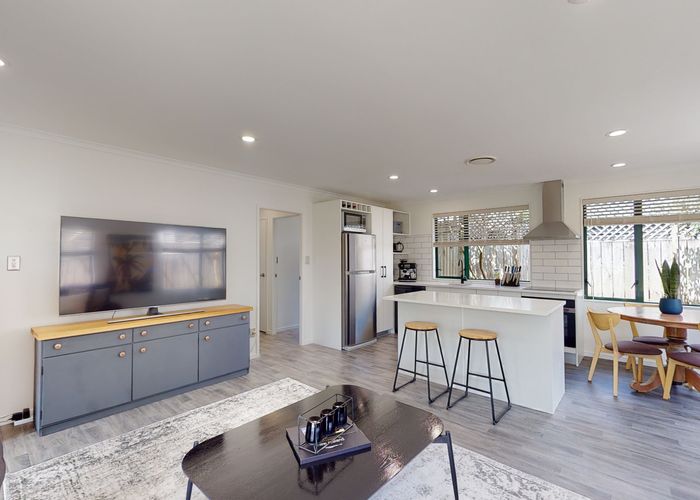  at 2/541 Swanson Road, Ranui, Auckland