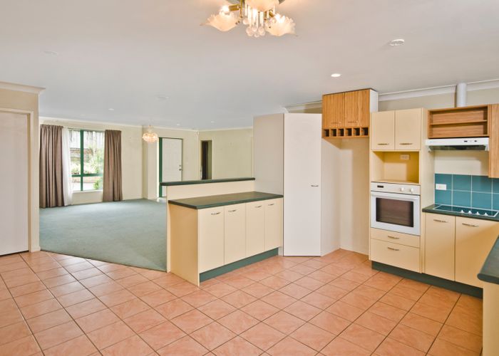  at 5 Rosebay Rise, Henderson, Auckland