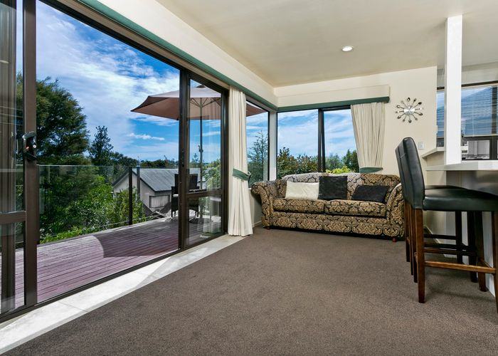  at 124 Onetaunga Road, Chatswood, Auckland
