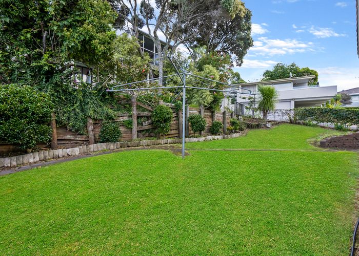  at 18 Glencoe Road, Browns Bay, Auckland