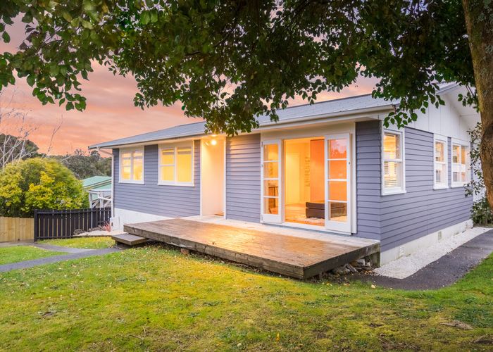  at 43 La Rosa Street, Green Bay, Auckland