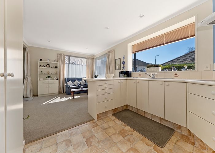  at 2/137 Harewood Road, Papanui, Christchurch