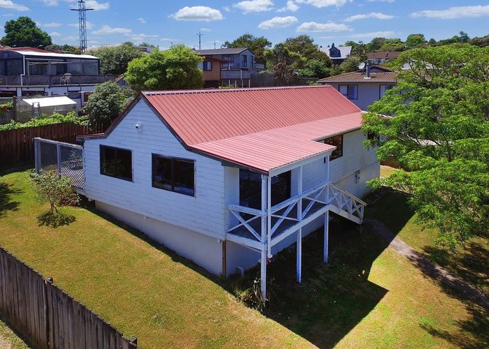  at 2/9 Thistledew Place, Bayview, Auckland
