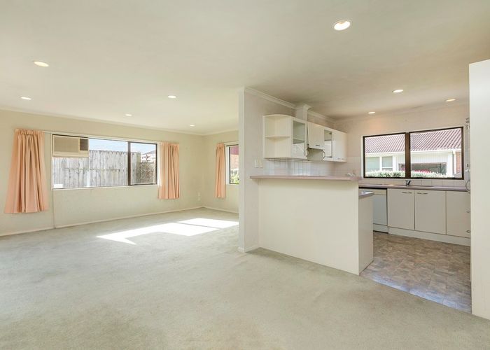  at 2/82 Trafalgar Street, Onehunga, Auckland