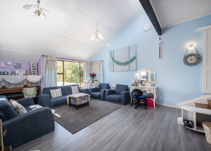  at 8 Ellesmere Crescent, Pakuranga Heights, Auckland