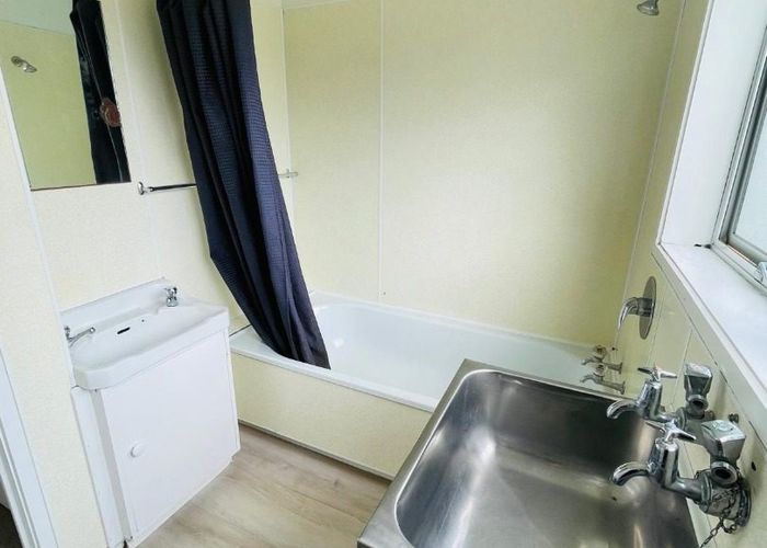  at 22B Vanbrugh Place, Bucklands Beach, Manukau City, Auckland