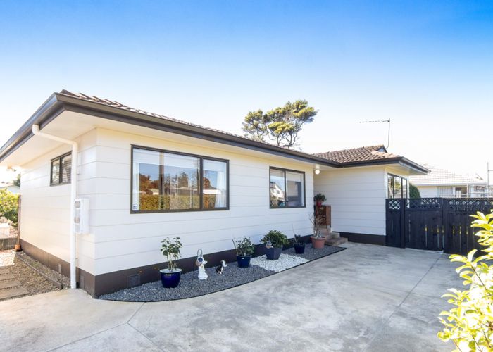  at 121 Godley Road, Green Bay, Waitakere City, Auckland