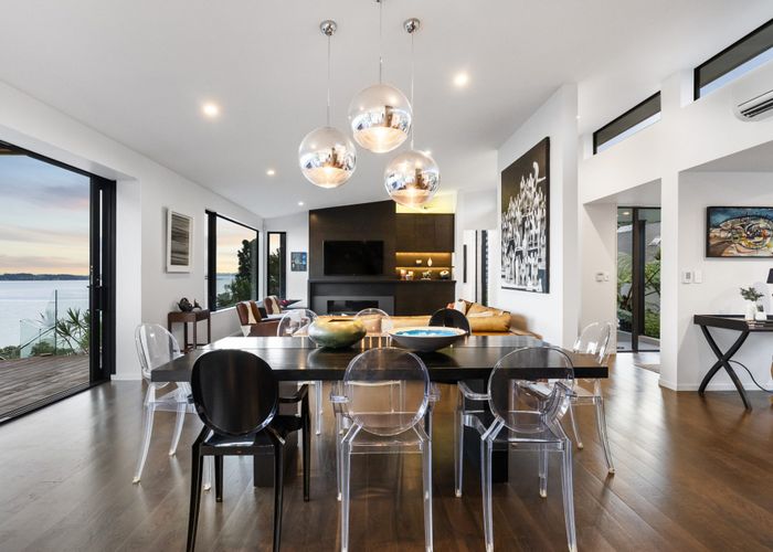  at 8 Saran Place, Hillsborough, Auckland City, Auckland