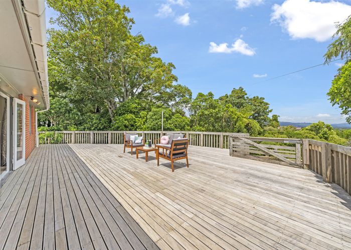  at 10 Vista Crescent, Maoribank, Upper Hutt
