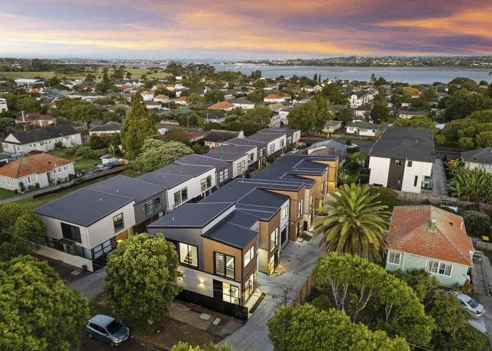  at 10 Bagnall Avenue, Point England, Auckland