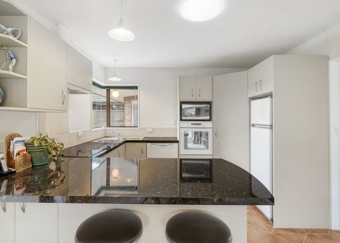  at 2/47 Laing Crescent, Heathcote Valley, Christchurch