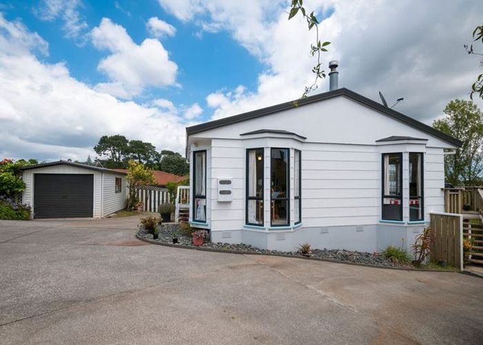  at 1/6 Altair Place, Windsor Park, North Shore City, Auckland