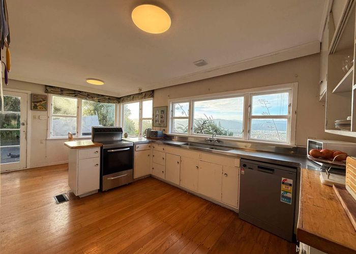  at 17 Rakeiora Grove, Korokoro, Lower Hutt, Wellington