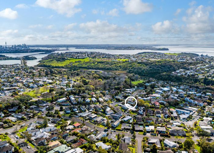  at 2/31 Gowing Drive, Meadowbank, Auckland
