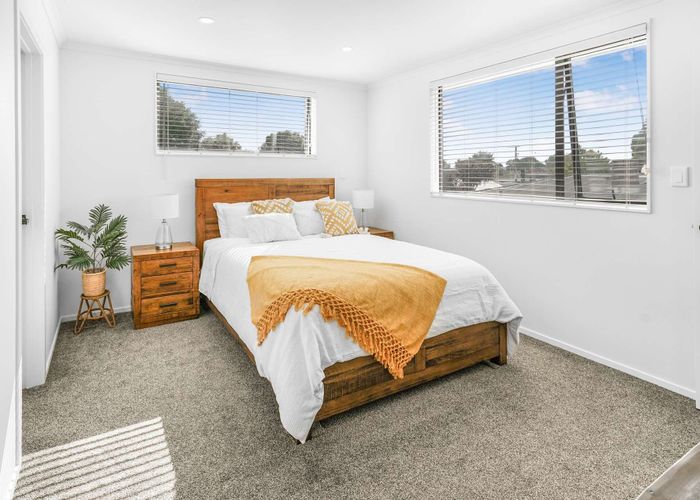  at 2/12 Liston Crescent, Hillcrest, Hamilton
