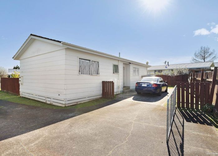  at 1/62 Redcrest Avenue, Red Hill, Papakura, Auckland