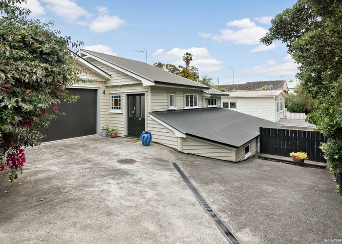  at 20A Rutland Road, Stanley Point, Auckland