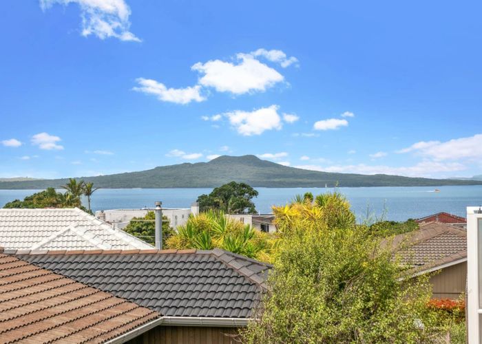  at 2/2 Marama Street, Castor Bay, Auckland