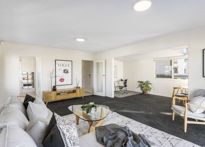  at 2/4 Bruce Street, Northcote Point, Auckland