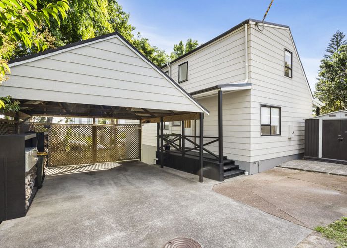  at 2/58 Aeroview Drive, Beach Haven, Auckland