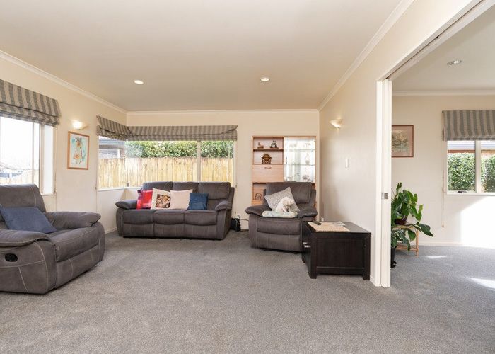  at 9 Bouverie Crescent, Flagstaff, Hamilton, Waikato