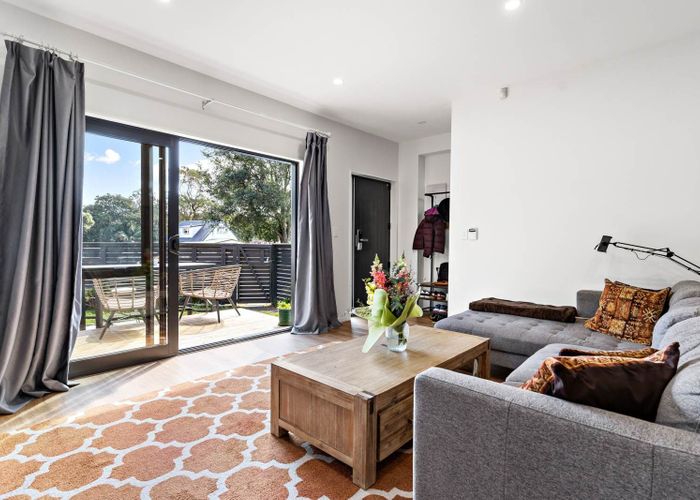  at 8A Tahinga Street, Northcote, North Shore City, Auckland