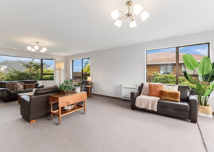  at 33 Satara Crescent, Khandallah, Wellington