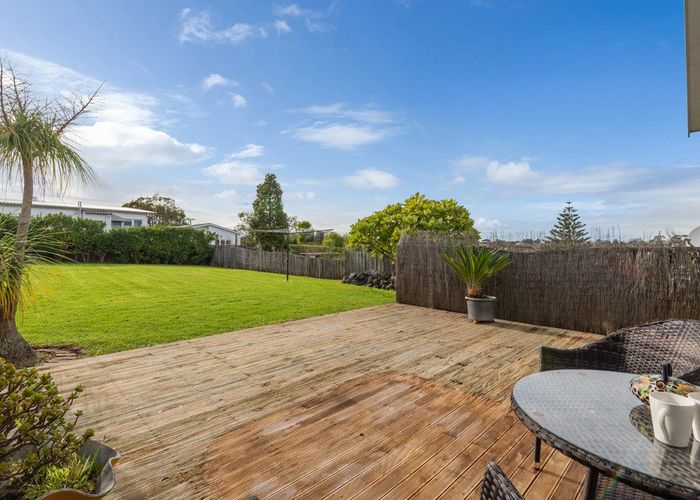  at 2 Keys Street, Belmont, Auckland