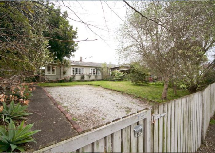  at 15 Hull Place, Onehunga, Auckland