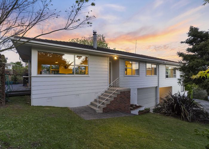  at 35 Normanton Street, Glenfield, Auckland